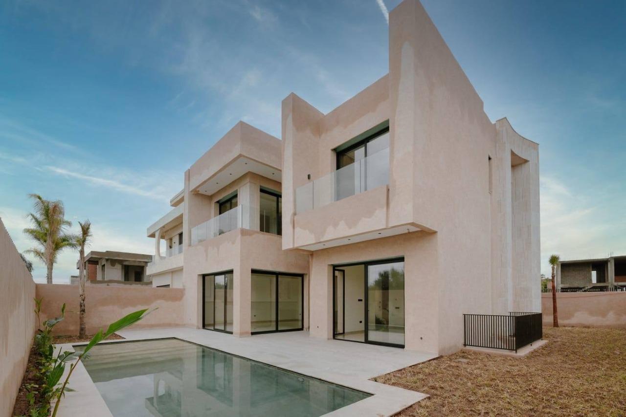 Villa d'Architecte de style Contemporain avec piscine et de belles vues sur l'Atlas et les oliveraies 