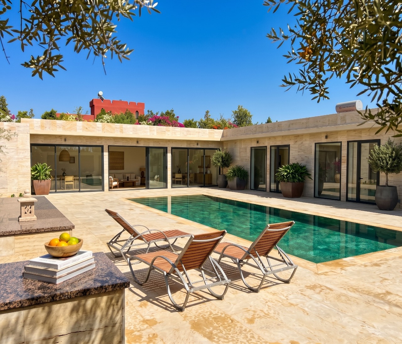 Superbe villa  de plain-pied contemporaine – Piscine chauffée – Petite résidence sécurisée proche  de l'école américaine
