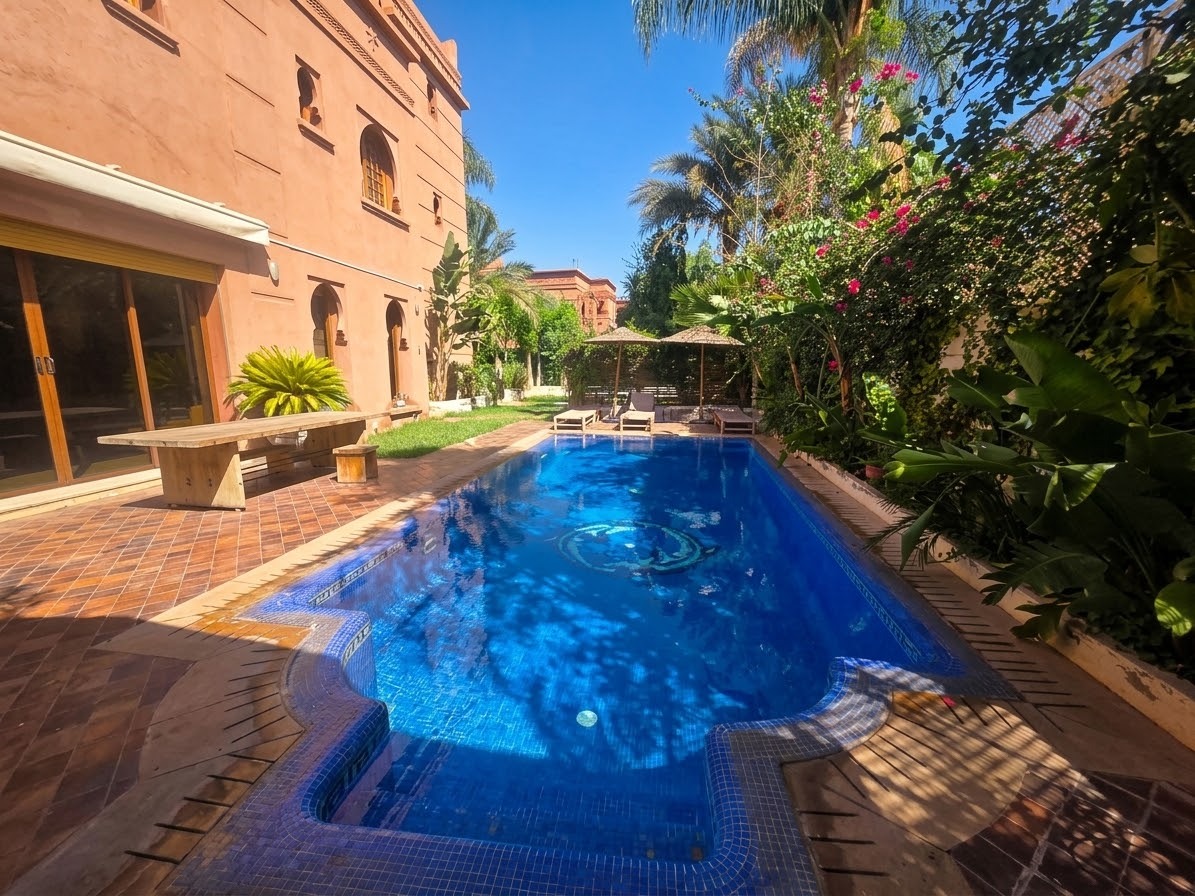 Splendide Villa de Maître – 780 m² Jardin, Piscine, Hammam – Targa (Proche Écoles Françaises)